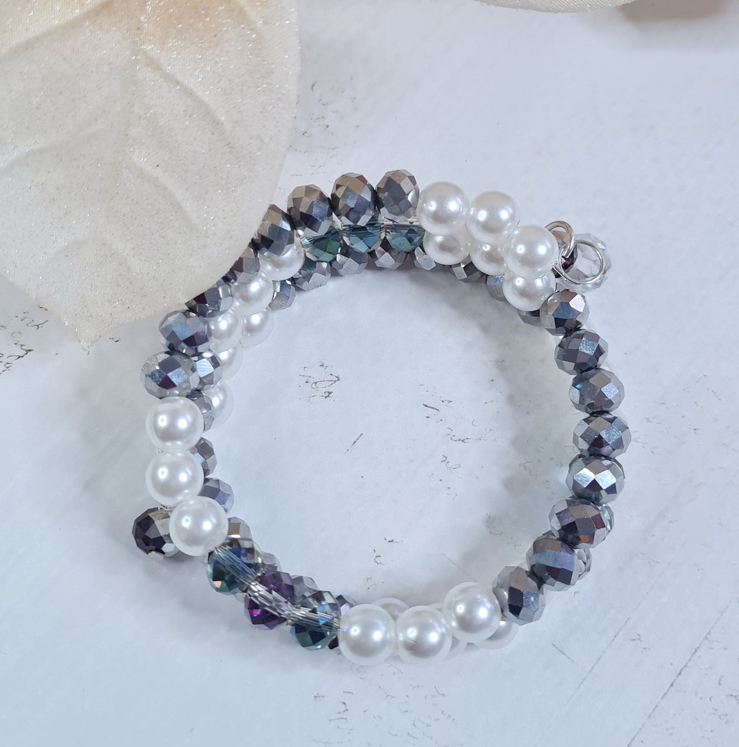 Armband - Glamúr, silfur og perlur.